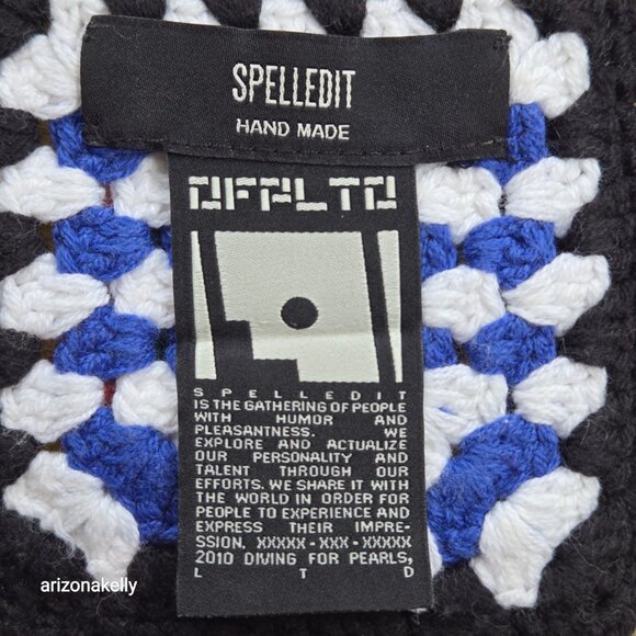 Granny Square Handmade Scarf Spelledit - Picture 4 of 9